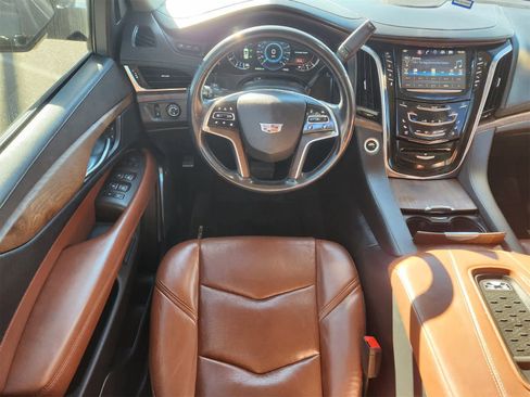 Used 2017 Cadillac Escalade ESV Luxury image 25