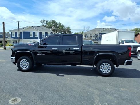 Used 2024 Chevrolet Silverado 3500 LTZ w/ LTZ Plus Package AWD/4WD image 2
