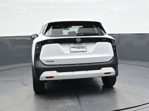 Used 2025 Nissan Kicks S image 5