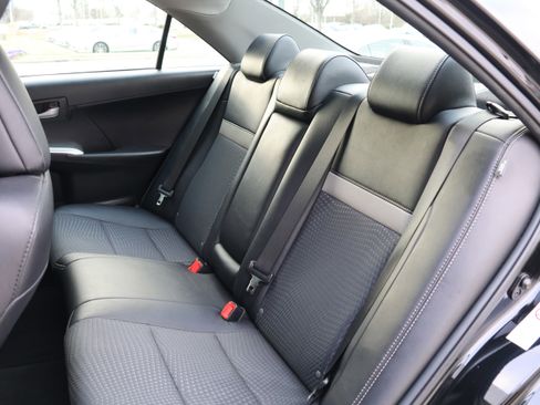 Used 2014 Toyota Camry L image 35