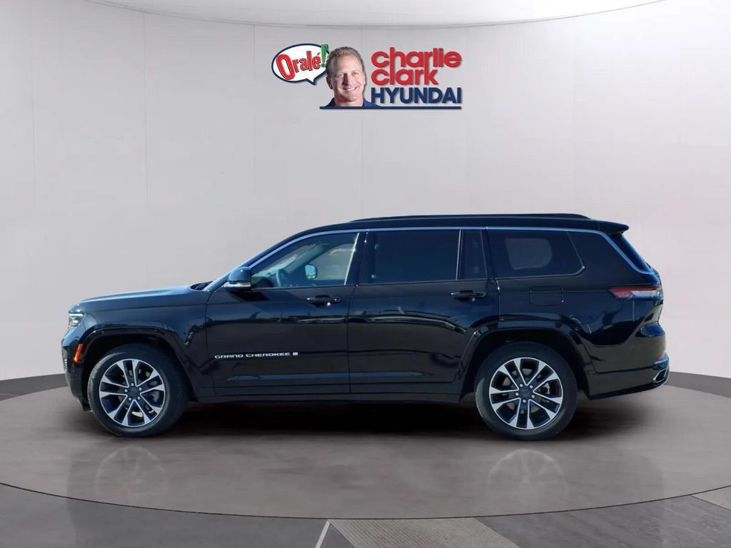 Used 2025 Jeep Grand Cherokee L Overland w/ Luxury Tech Group IV AWD/4WD image 2