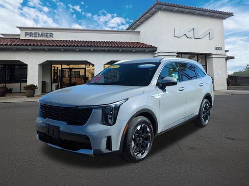Certified 2025 Kia Sorento S FWD image 4