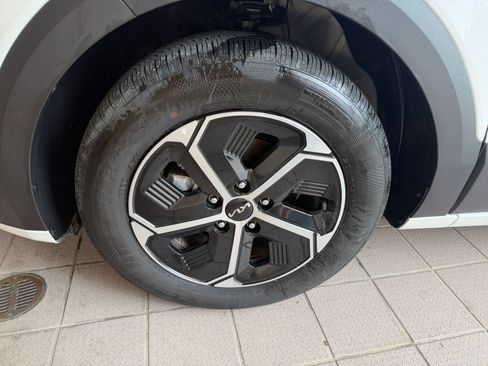 Used 2026 Kia Niro LX FWD image 24