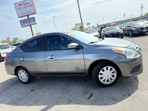 Used 2018 Nissan Versa SV image 2