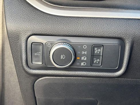 Used 2022 Ford Explorer XLT w/ Equipment Group 202A image 19