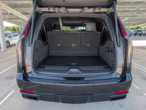 Used 2022 Cadillac Escalade ESV Sport Platinum AWD/4WD image 29