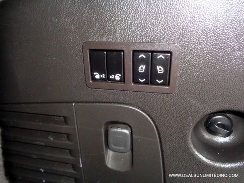 Used 2017 GMC Yukon SLT image 29