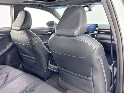 Used 2019 Toyota Avalon XLE w/ Moonroof Package image 33