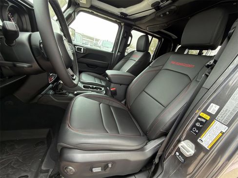 New 2025 Jeep Gladiator Rubicon image 19