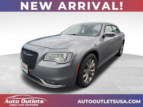 Used 2018 Chrysler 300 Limited AWD/4WD image 3