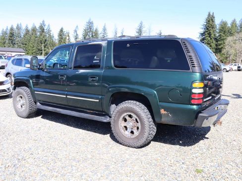 Used 2001 Chevrolet Suburban 2500 LT w/ LT Preferred Equipment Group image 3