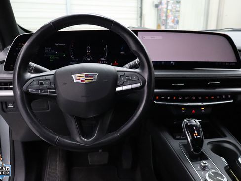 Used 2025 Cadillac XT4 Premium Luxury FWD image 18