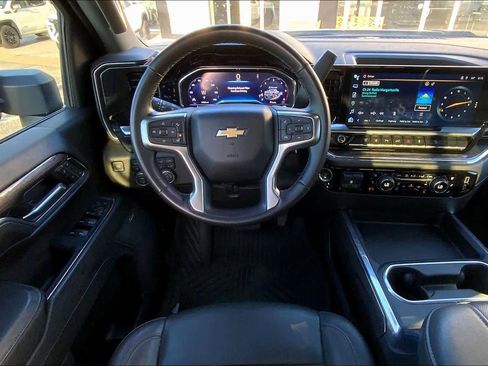 Used 2024 Chevrolet Silverado 2500 LTZ w/ LTZ Convenience Package image 6
