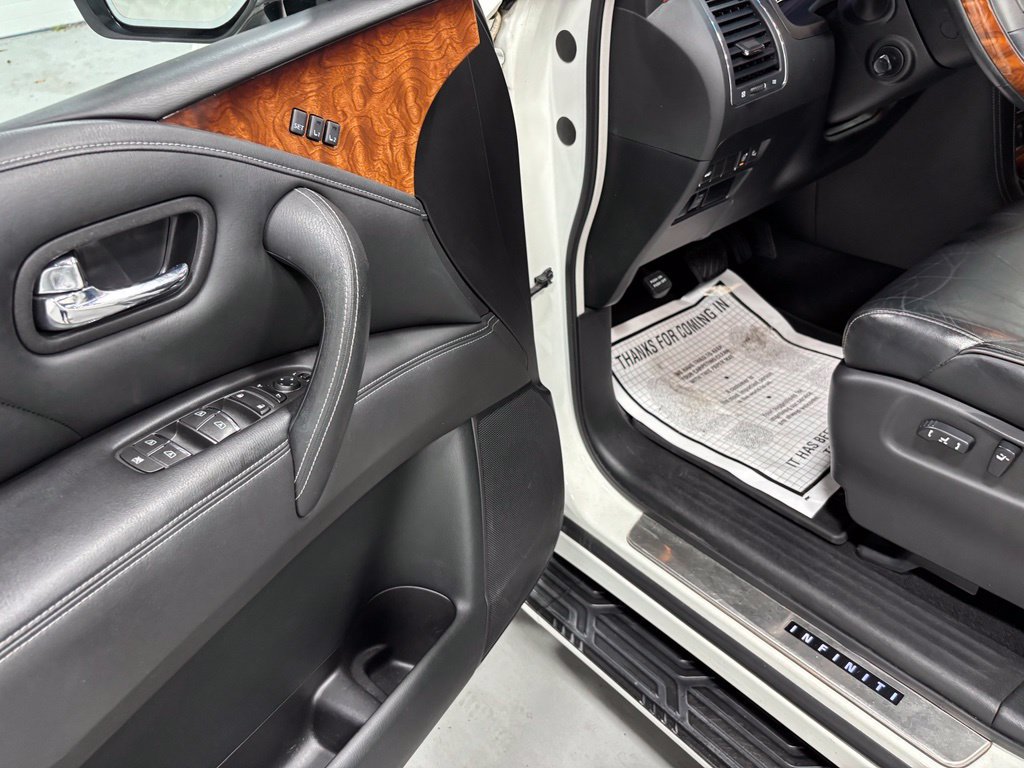 Used 2015 INFINITI QX80 4WD w/ Deluxe Technology Package image 9