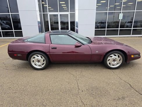 Used 1993 Chevrolet Corvette Coupe image 2