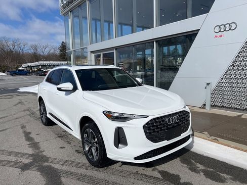 Used 2025 Audi Q5 Premium w/ Convenience Package image 5