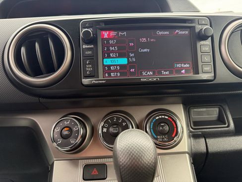 Used 2015 Scion xB image 17