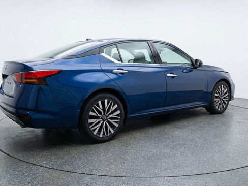 Used 2025 Nissan Altima 2.5 SV image 9