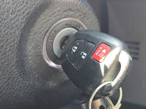 Used 2020 Toyota Tacoma SR5 RWD image 30