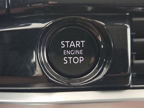 Used 2025 Nissan Pathfinder SV FWD image 22