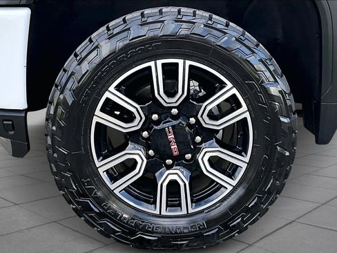 Used 2022 GMC Sierra 2500 AT4 w/ AT4 Premium Plus Package image 11