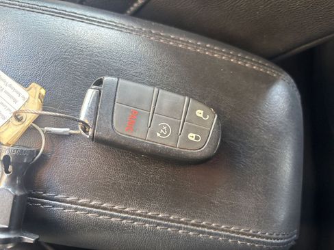 Used 2025 Jeep Compass Limited AWD/4WD image 25