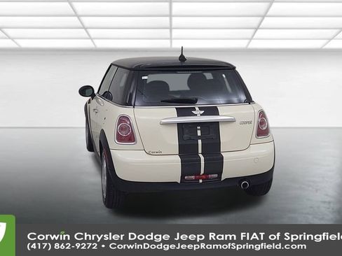 Used 2011 MINI Cooper Hardtop image 12