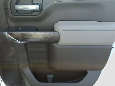 Used 2021 Chevrolet Silverado 1500 LTZ w/ Technology Package AWD/4WD image 11