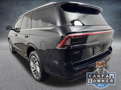 Certified 2025 Lincoln Navigator Reserve AWD/4WD image 4
