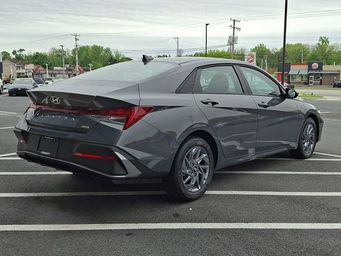 New 2026 Hyundai Elantra Hybrid FWD image 5