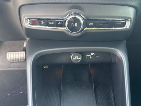 Certified 2024 Volvo XC40 B5 Plus w/ Climate Package image 24