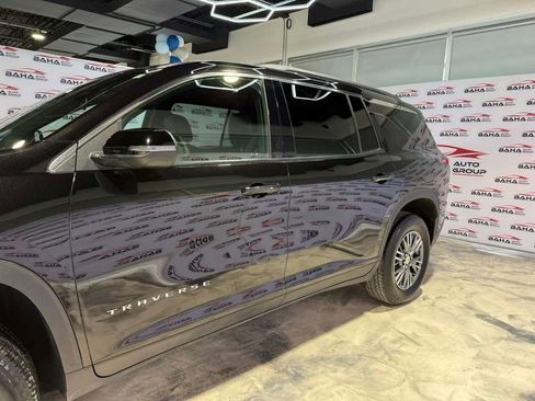 Used 2025 Chevrolet Traverse LT image 6