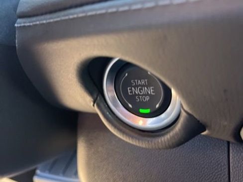 Used 2025 Chevrolet Suburban Z71 w/ Comfort Package image 23