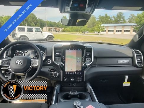 New 2026 RAM 1500 4x4 Crew Cab image 3