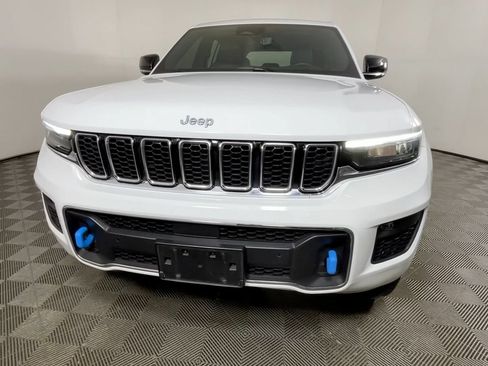 Used 2023 Jeep Grand Cherokee Overland w/ Luxury Tech Group IV AWD/4WD image 12
