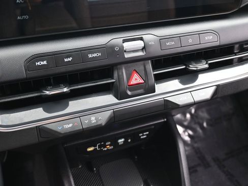 Used 2025 Kia K4 EX image 24