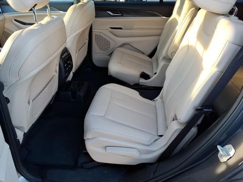 Used 2023 Jeep Grand Cherokee L Limited image 13