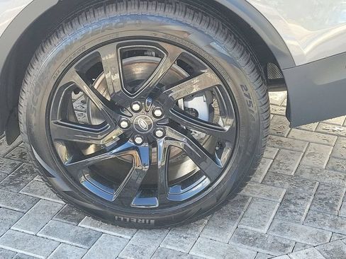 New 2025 Land Rover Discovery S AWD/4WD image 13