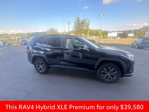 Used 2023 Toyota RAV4 XLE Premium AWD/4WD image 7