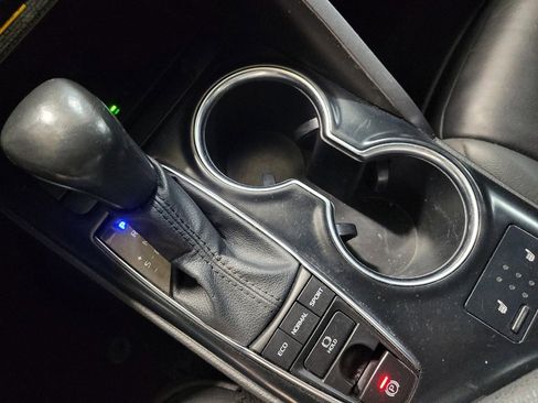 Used 2020 Toyota Camry XSE image 26