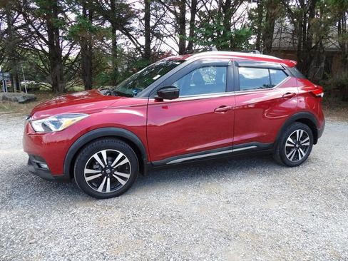 Used 2019 Nissan Kicks SR w/ SR Premium Package FWD image 1