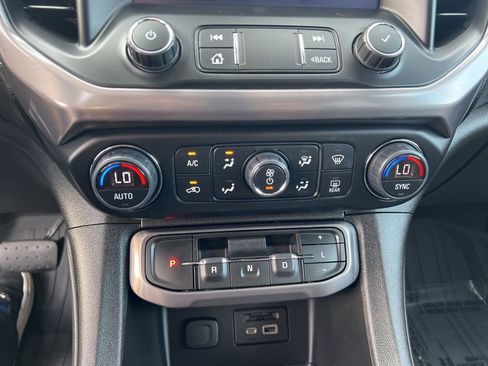 Certified 2022 GMC Acadia AT4 image 16