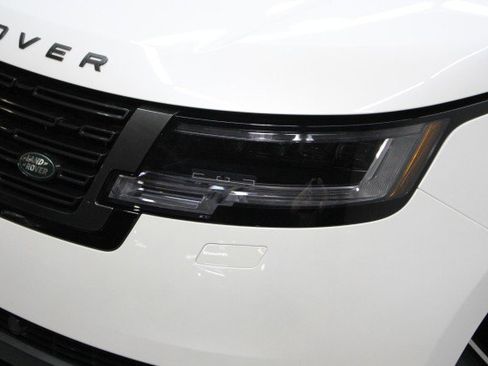 Used 2023 Land Rover Range Rover SE image 2