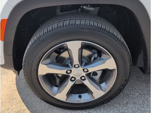 New 2026 Jeep Grand Cherokee Limited image 9