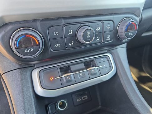 Used 2023 GMC Acadia SLT image 31