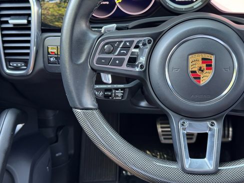 Used 2021 Porsche Cayenne Turbo S image 24