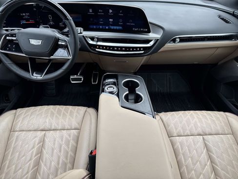 New 2025 Cadillac Lyriq Luxury image 17