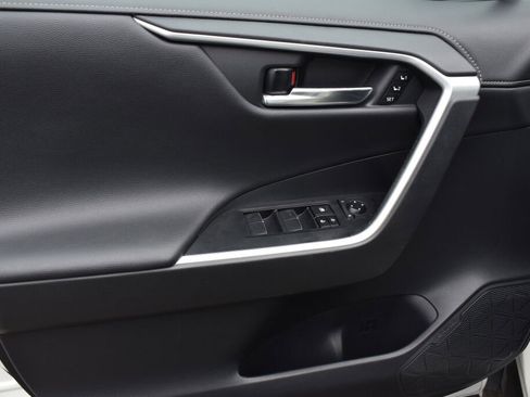 Used 2021 Toyota RAV4 Limited AWD/4WD image 17