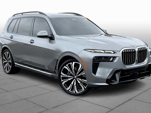 Used 2025 BMW X7 xDrive40i w/ Executive Package image 3