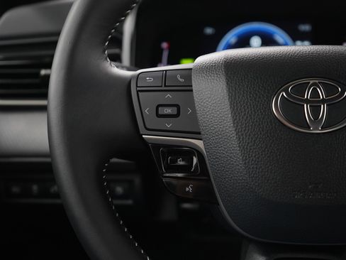 Used 2025 Toyota Camry SE image 24